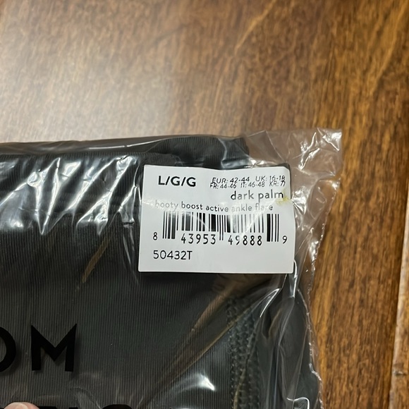 Spanx Booty Boost Active Ankle Flare Pant - Picture 4 of 9